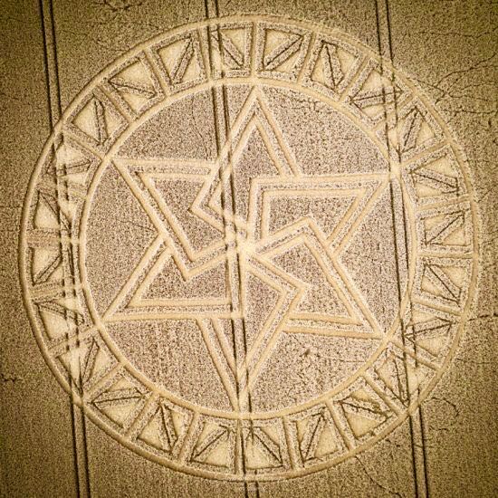 Crop circle Kitts Lane 2021 with Openhand