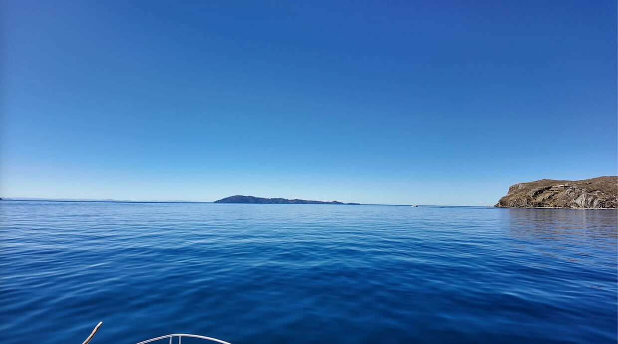 Titicaca 26: Stunning Blue | Openhand