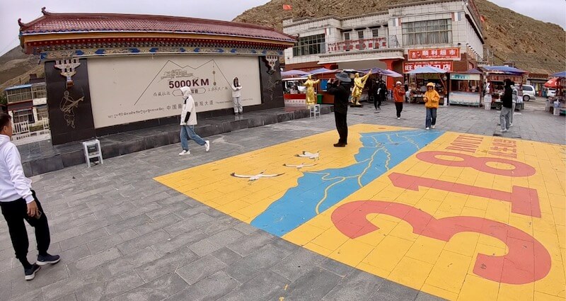 Tibetan Pilgrimage - Everest Tourists